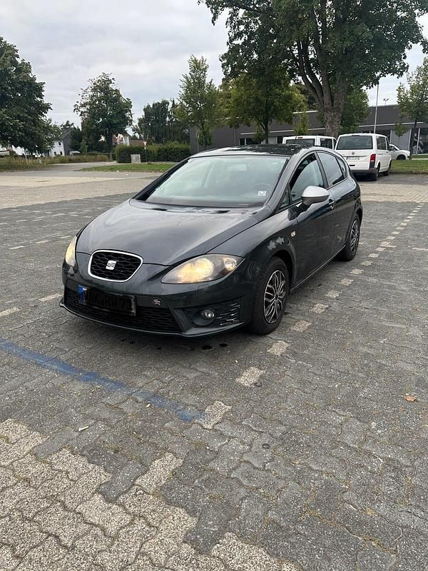 Schwarz Gebraucht 2011 Seat Leon FR Limousine | 2.290 € (Guter Preis) - Bild 1/4