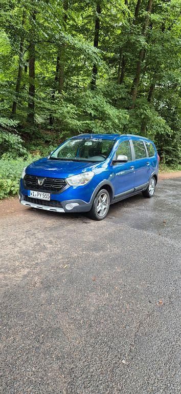 Blau Gebraucht 2020 Dacia Lodgy Comfort Van / Kleinbus | 11.990 € (Superpreis) - Bild 1/4