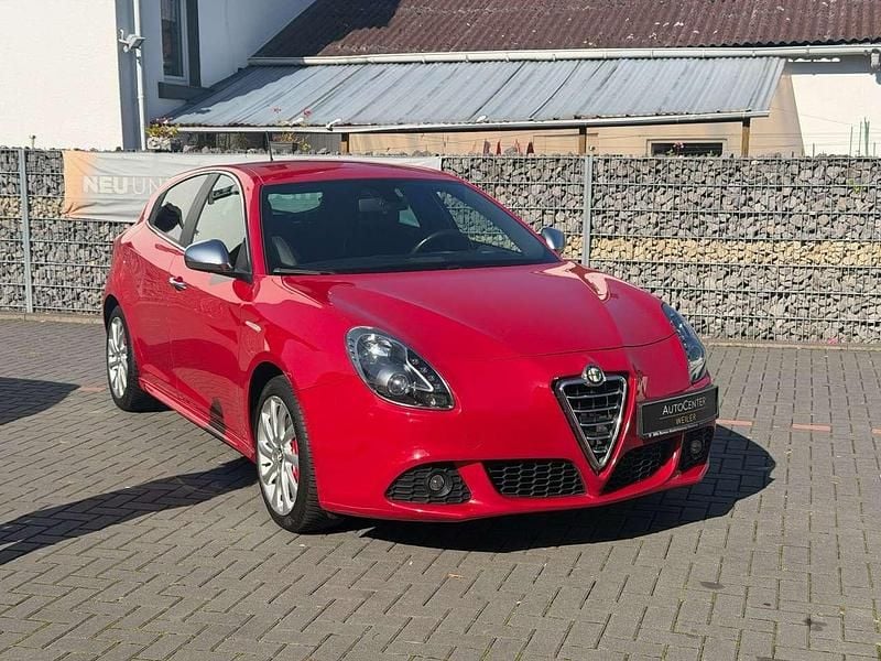 Rot Gebraucht 2012 Alfa Romeo Giulietta Kleinwagen | 9.790 € (Teuer) - Bild 1/3