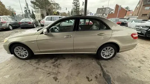 Gebraucht Mercedes E220 170 PS (125 kW) 2009 Beige Limousine