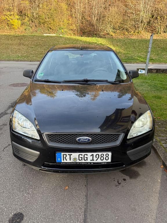 Schwarz Gebraucht 2005 Ford Focus Trend Limousine | 1.700 € (Fairer Preis) - Bild 1/4