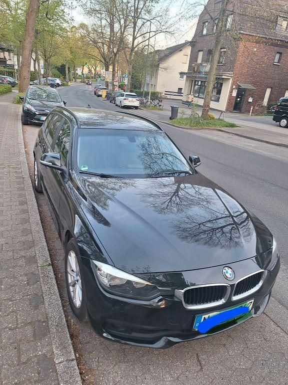 Schwarz Gebraucht 2016 BMW 320 Advantage Kombi | 10.500 € (Guter Preis) - Bild 1/4