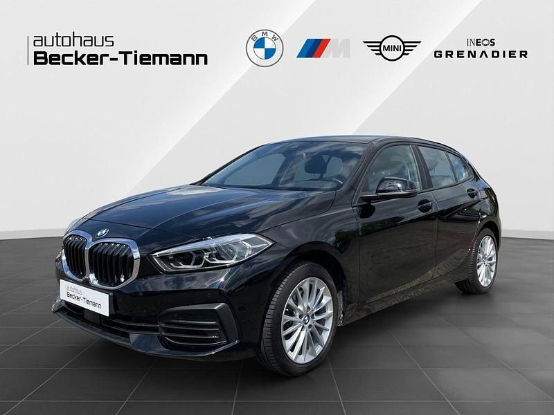 Schwarz ii Gebraucht 2023 BMW 118 Advantage Kleinwagen | 22.808 € (Fairer Preis) - Bild 1/4