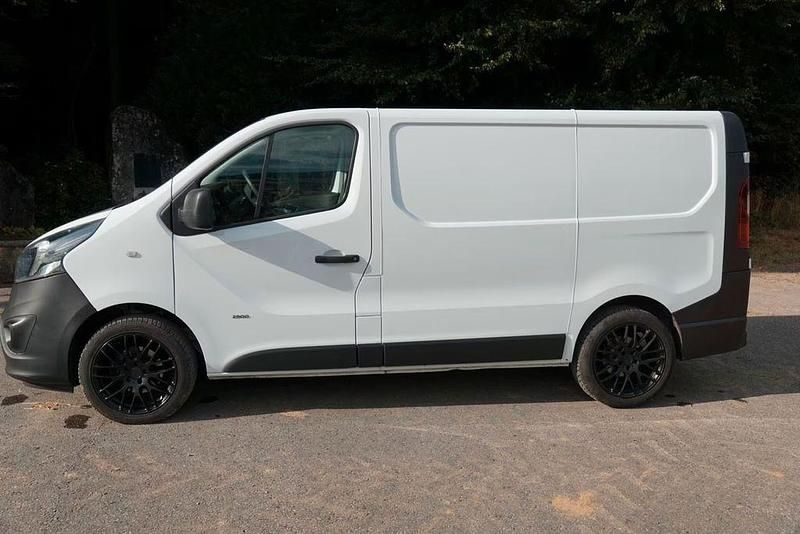 Gebraucht Opel Vivaro S 121 PS (88 kW) 2016 Weiß Van / Kleinbus