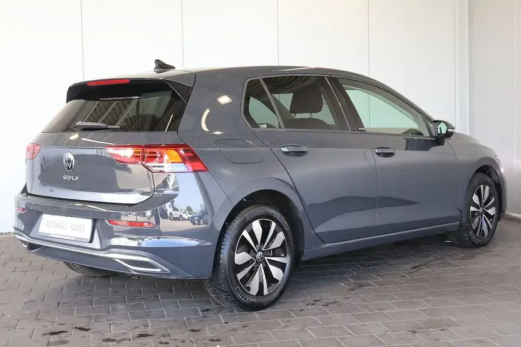 Gebraucht VW Golf VIII Move 150 PS (110 kW) 2024 Grau Limousine