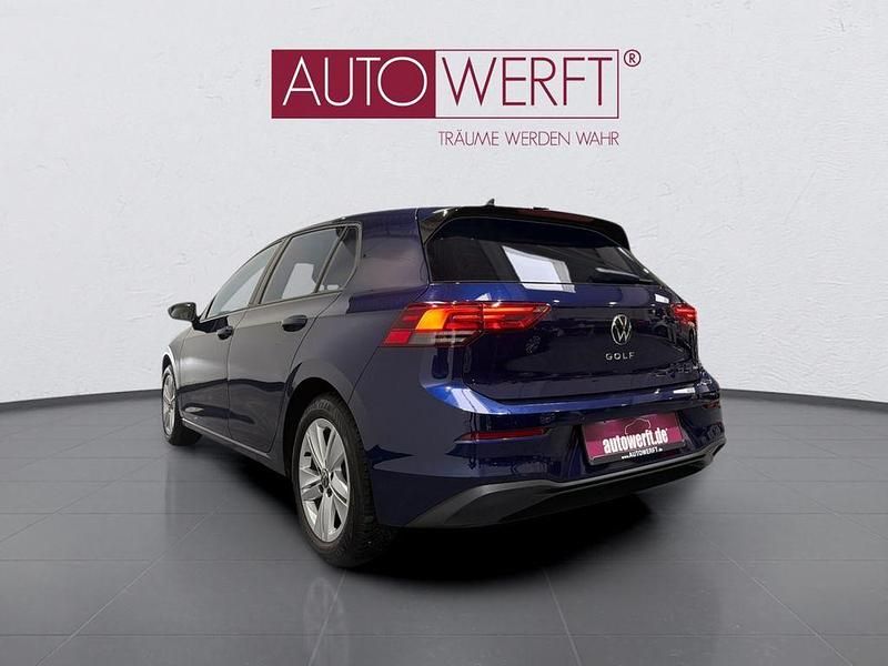 Gebraucht VW Golf VIII Life 150 PS (110 kW) 2023 Atlantik blue metallic Limousine