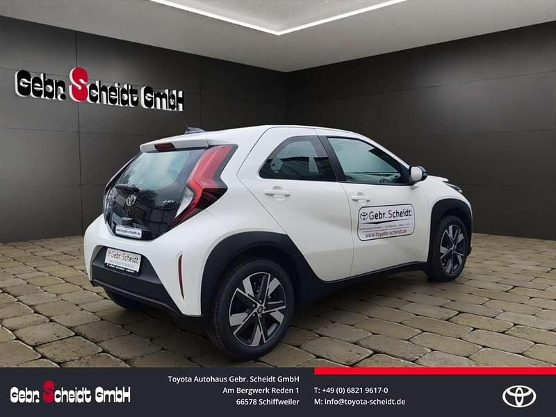 Neu Toyota Aygo X Active 116 PS (85 kW) 2026 Weiß SUV