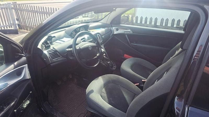 Second-hand Lancia Ypsilon 60 CP (44 kW) 2007 Negru Hatchback