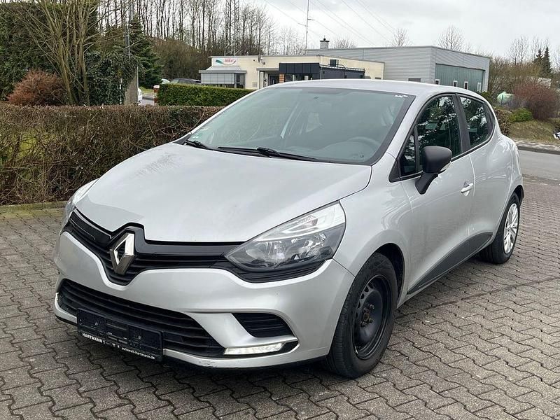 Gebraucht Renault Clio IV Life 75 PS (55 kW) 2017 Silber Limousine