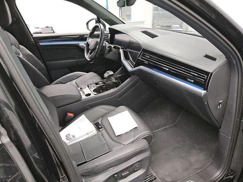 Gebraucht VW Touareg R-line 231 PS (169 kW) 2023 Grenadillschwarz metallic SUV