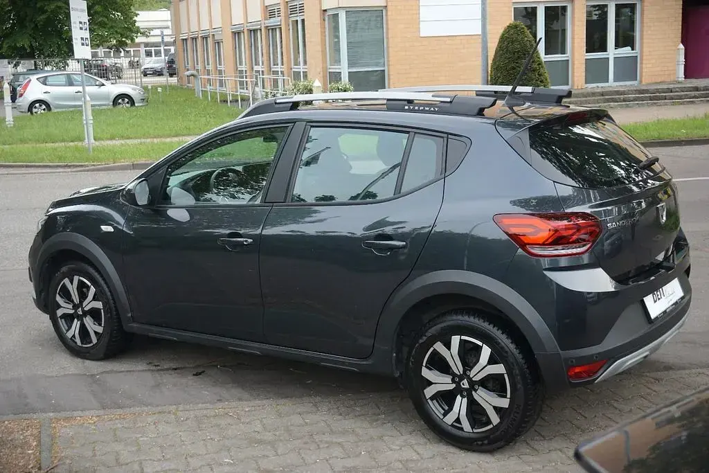 Gebraucht Dacia Sandero Comfort 91 PS (66 kW) 2022 Grau Limousine