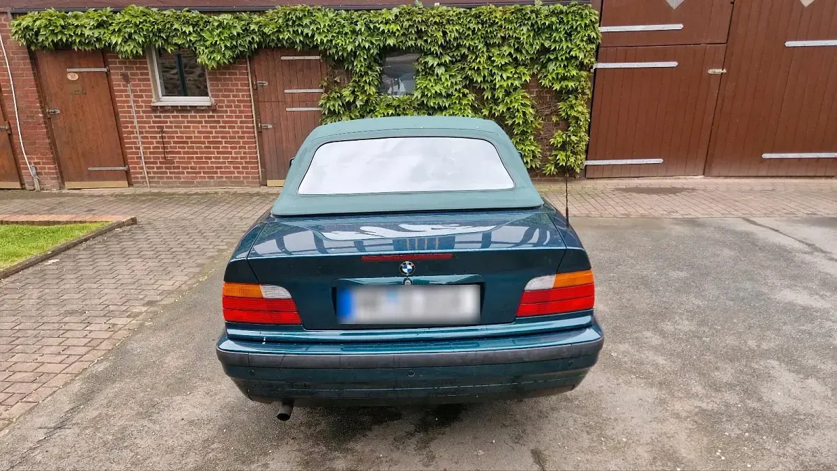 Gebraucht BMW 318 110 PS (80 kW) 2026 Grün Cabrio