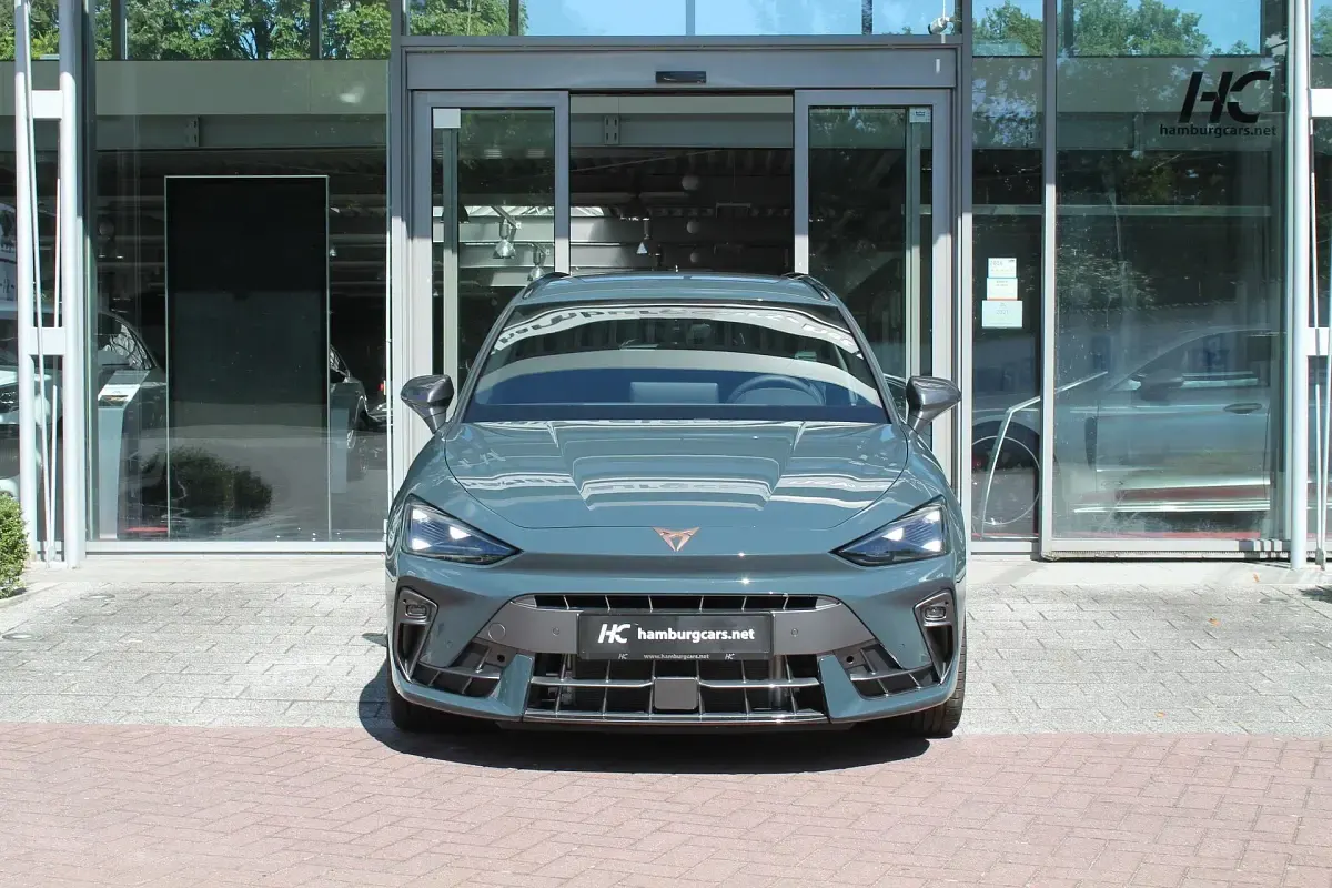 Neu Cupra Leon Basis 150 PS (110 kW) 2025 Blau Limousine