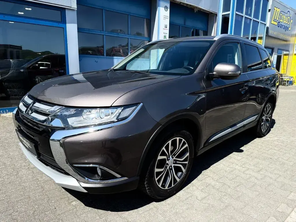Second-hand Mitsubishi Outlander 150 CP (110 kW) 2016 Gri SUV
