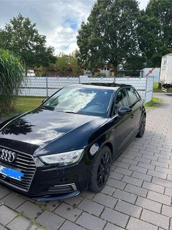 Schwarz Gebraucht 2017 Audi A3 e-tron Ambiente Kleinwagen | 18.400 € (Fairer Preis) - Bild 1/4