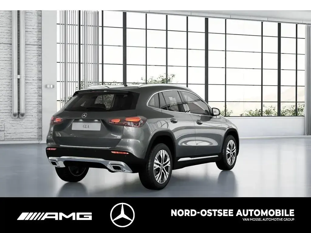 Gebraucht Mercedes GLA220 190 PS (139 kW) 2025 Metalliclack mountaingrau SUV