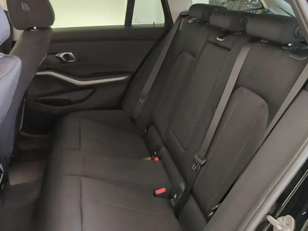 Gebraucht BMW 320e Sport Line 204 PS (150 kW) 2022 Schwarz Kombi