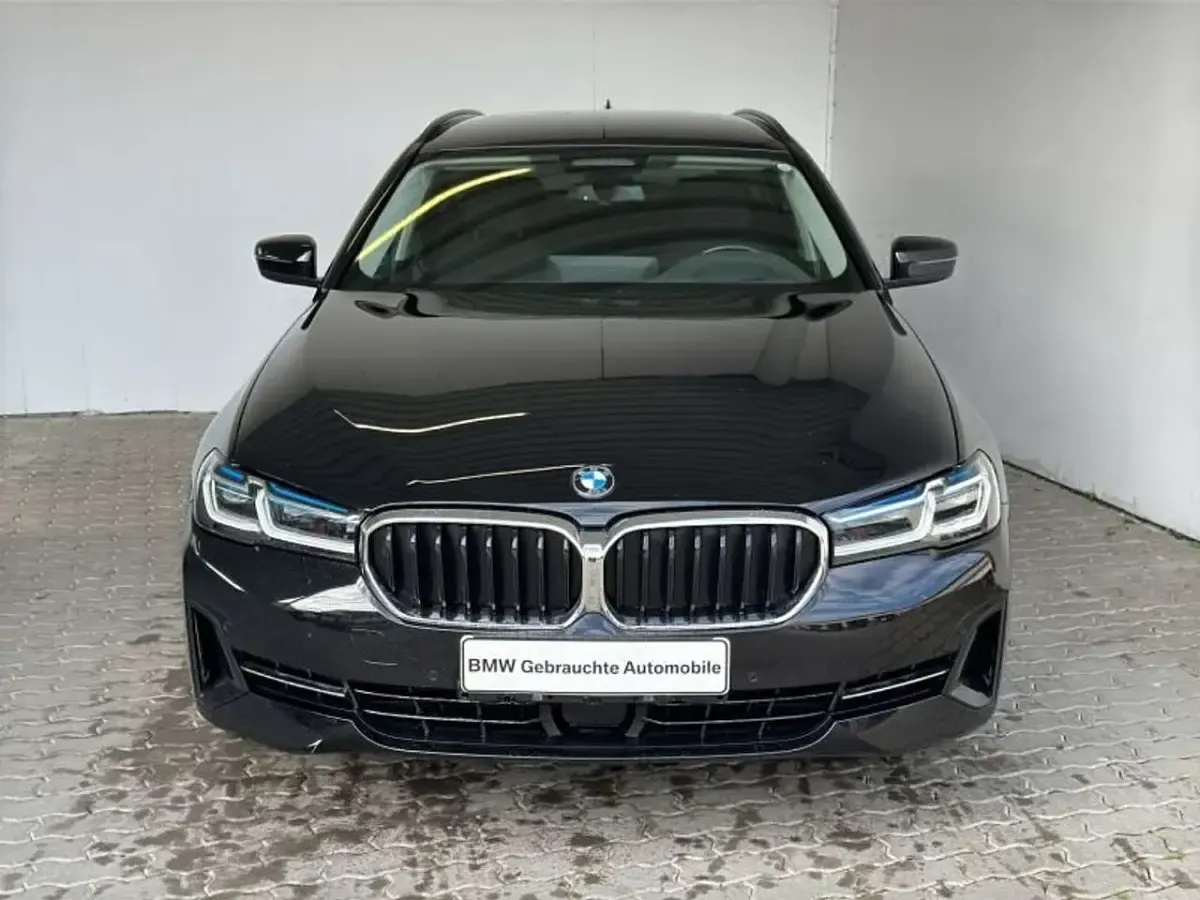 Gebraucht BMW 520 190 PS (139 kW) 2020 Schwarz uni Kombi