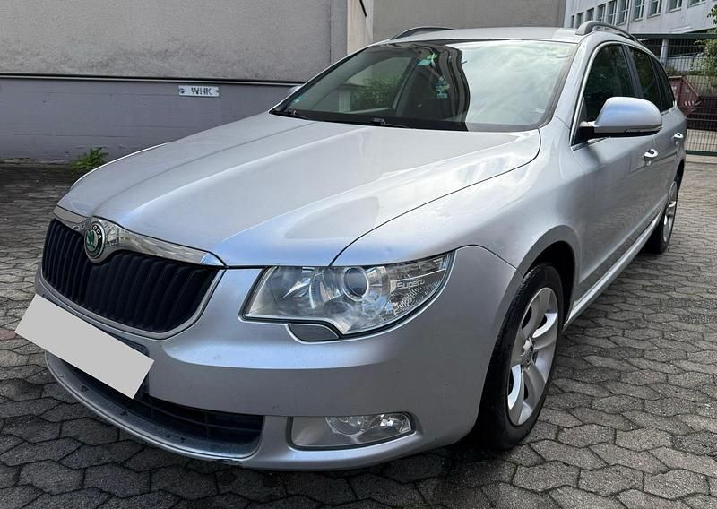 Silber Gebraucht 2013 Skoda Superb Kombi | 3.800 € (Guter Preis) - Bild 1/4