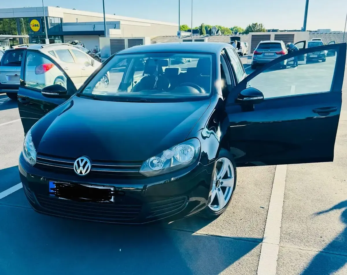 Gebraucht VW Golf VI Team 102 PS (75 kW) 2010 Schwarz Kleinwagen