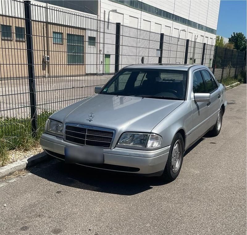 Silber Gebraucht 1996 Mercedes C230 Limousine | 3.800 € (Fairer Preis) - Bild 1/4