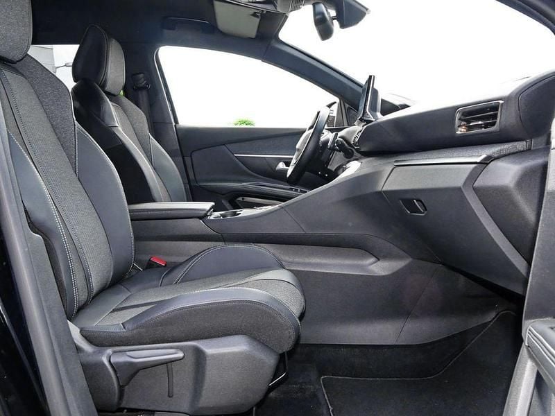 Gebraucht Peugeot 5008 Allure 131 PS (96 kW) 2023 Schwarz Van / Kleinbus