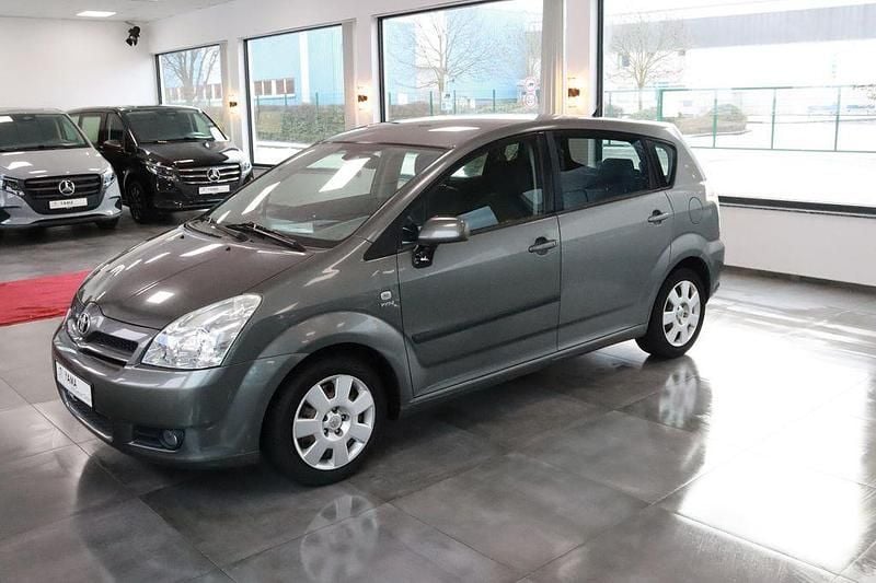 Grau Gebraucht 2005 Toyota Corolla Verso Sol Van / Kleinbus | 2.950 € (Guter Preis) - Bild 1/4