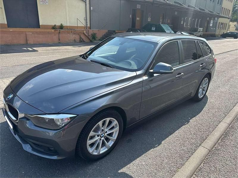 Grau Gebraucht 2016 BMW 318 Kombi | 7.800 € (Superpreis) - Bild 1/4