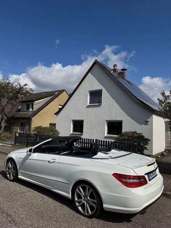 Gebraucht Mercedes E250 AMG 204 PS (150 kW) 2012 Weiß Cabrio