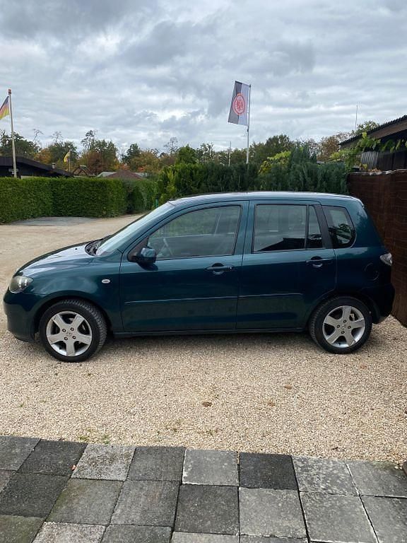 Grün Gebraucht 2007 Mazda 2 Active Limousine | 1.500 € - Bild 1/4