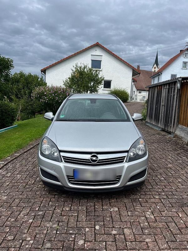 Silber Gebraucht 2010 Opel Astra Kombi | 999 € (Guter Preis) - Bild 1/4