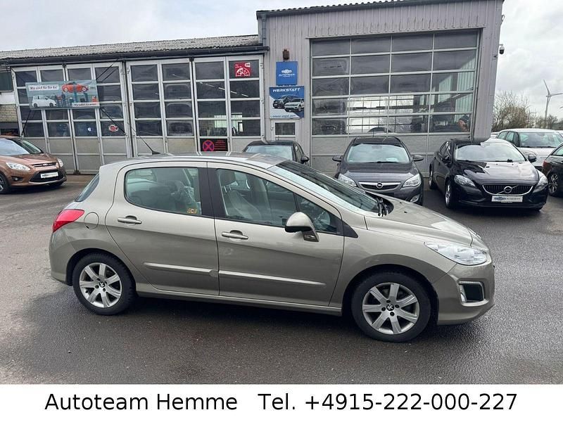 Gebraucht Peugeot 308 Active 120 PS (88 kW) 2012 Grau Kombi