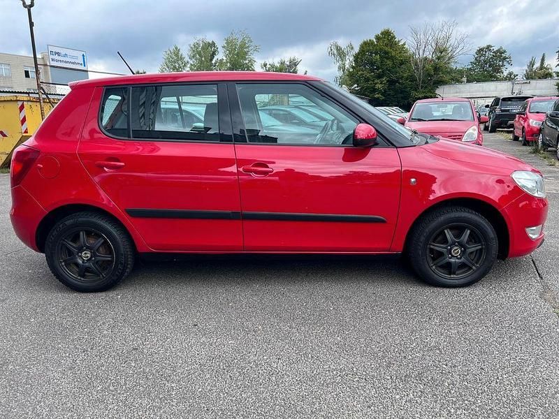 Gebraucht Skoda Fabia 69 PS (50 kW) 2012 Rot Kleinwagen