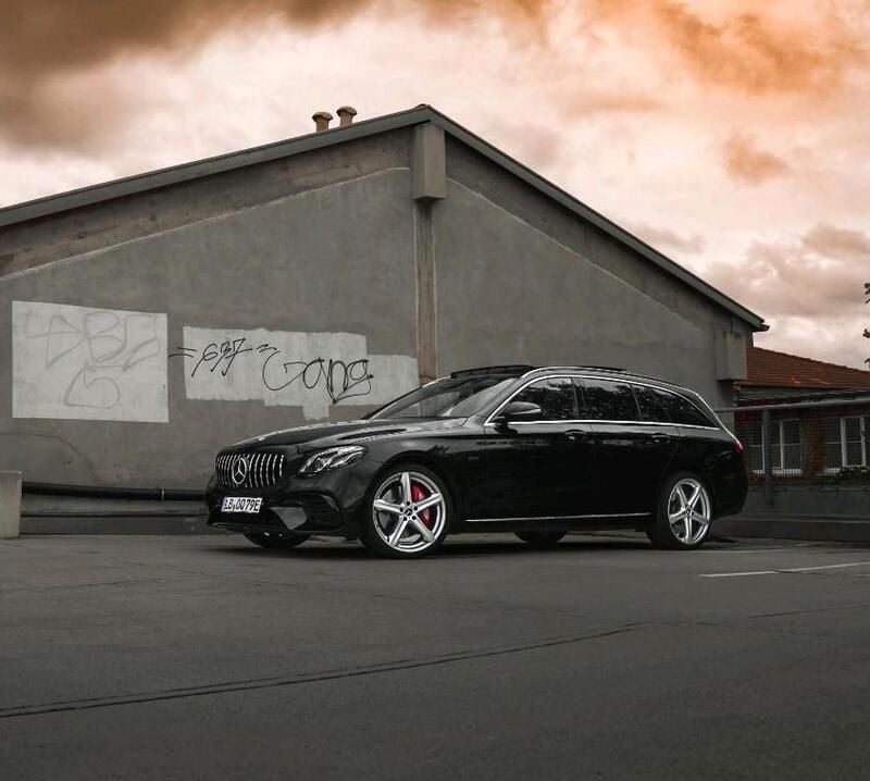 Schwarz Gebraucht 2019 Mercedes E300 Kombi | 24.000 € (Etwas zu teuer) - Bild 1/4