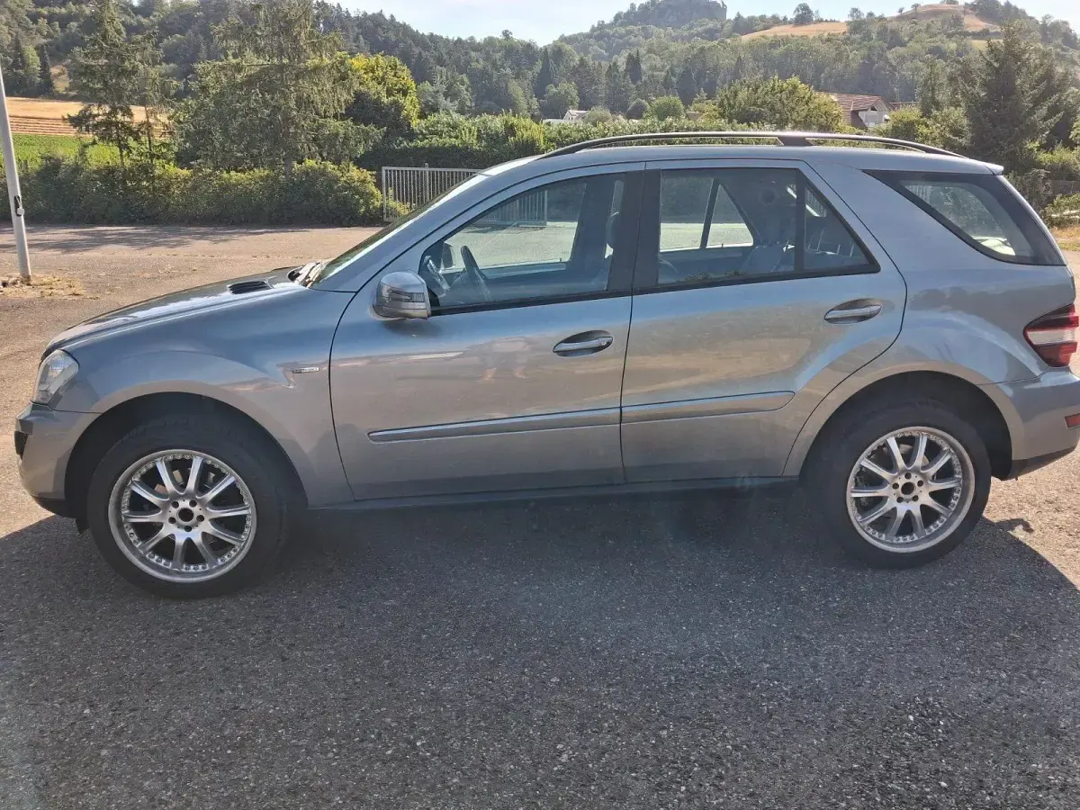 Gebraucht Mercedes ML300 204 PS (150 kW) 2010 Silber SUV
