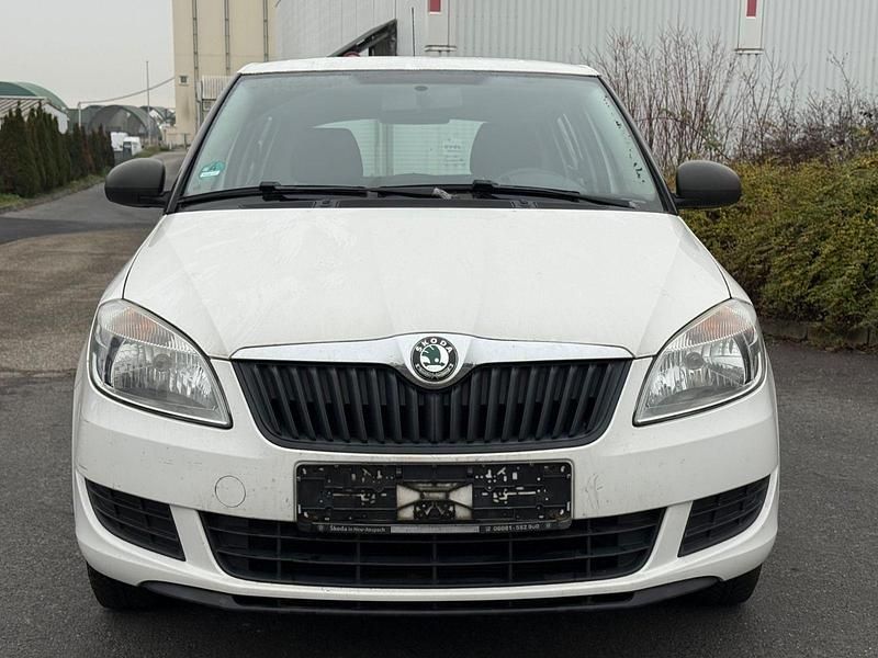 Weiß Gebraucht 2010 Skoda Fabia Cool Edition Kleinwagen | 2.250 € (Guter Preis) - Bild 1/4