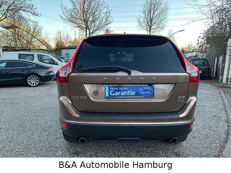 Gebraucht Volvo XC60 Summum 215 PS (158 kW) 2011 Terra bronze SUV