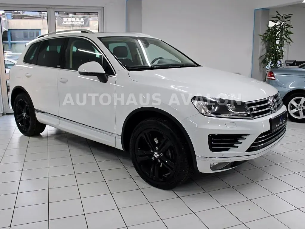 Gebraucht VW Touareg Executive 262 PS (192 kW) 2017 Pure white SUV