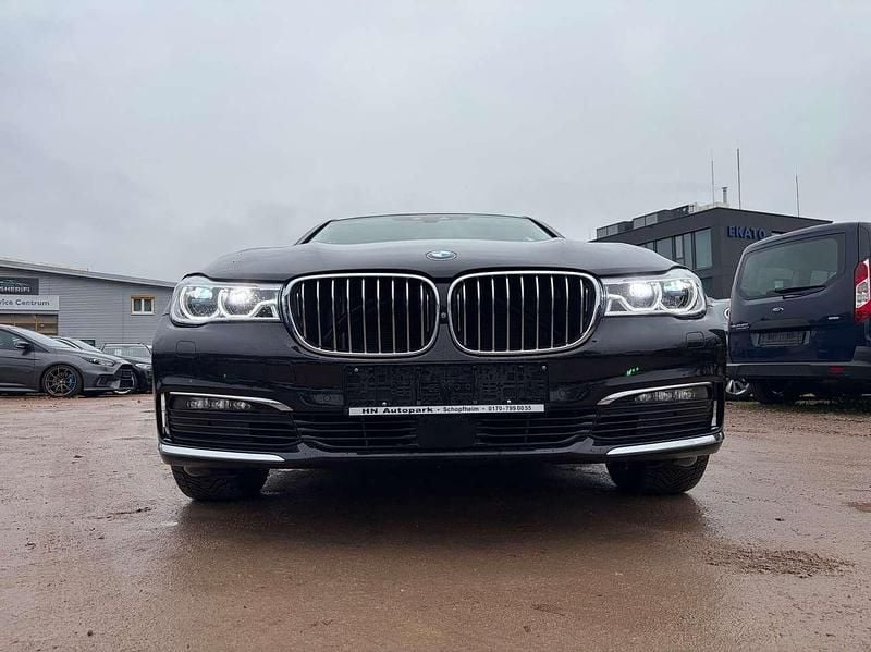 Gebraucht BMW 740 320 PS (235 kW) 2017 Black sapphire metallic Limousine