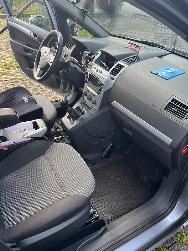 Gebraucht Opel Zafira 140 PS (102 kW) 2009 Silber Van / Kleinbus