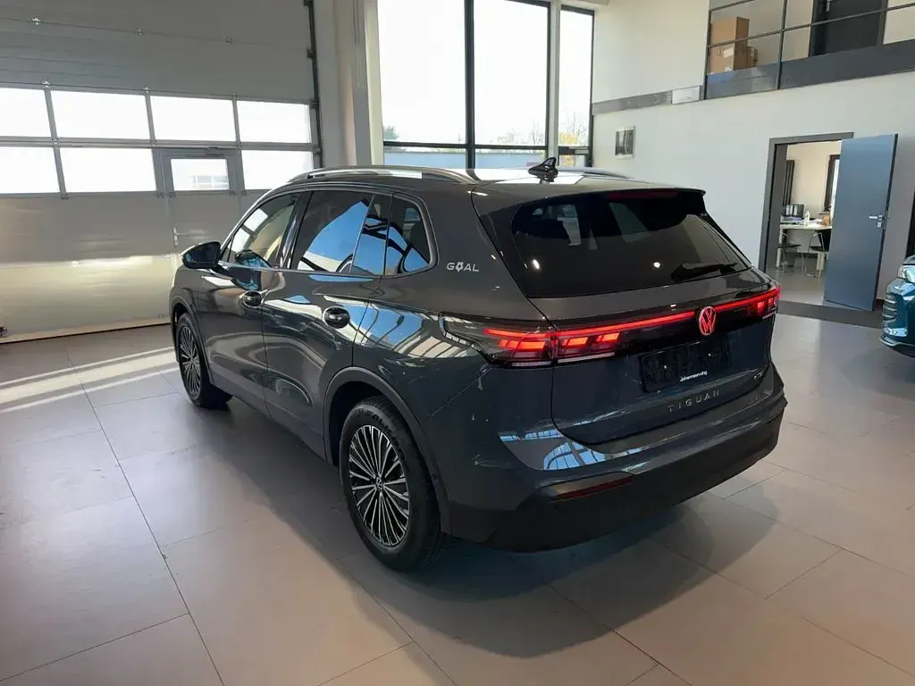 Gebraucht VW Tiguan Goal 150 PS (110 kW) 2025 Grau SUV
