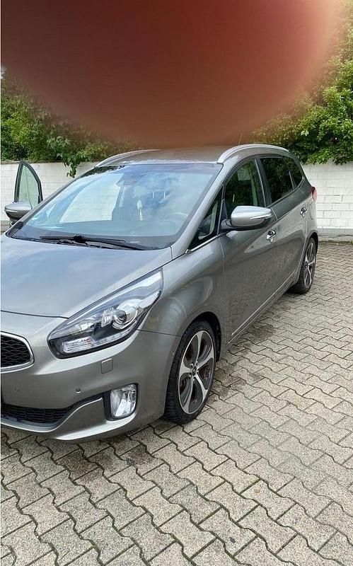 Silber Gebraucht 2013 Kia Carens Van / Kleinbus | 7.400 € (Etwas zu teuer) - Bild 1/4