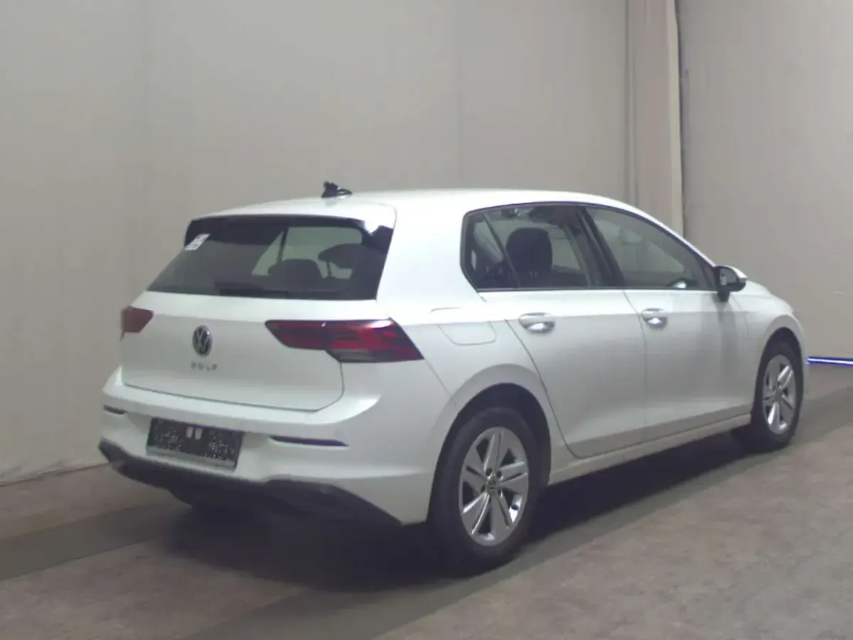 Gebraucht VW Golf VII Life 131 PS (96 kW) 2021 Weiß Kleinwagen