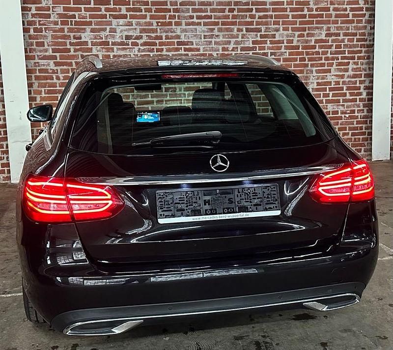 Gebraucht Mercedes C220 194 PS (142 kW) 2019 Schwarz Kombi