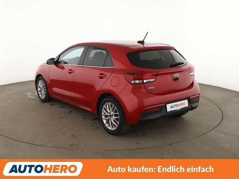 Gebraucht Kia Rio Spirit 99 PS (72 kW) 2018 Rot Limousine