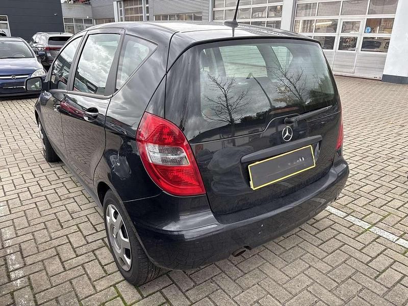 Gebraucht Mercedes A160 95 PS (69 kW) 2011 Kosmosschwarz Kleinwagen