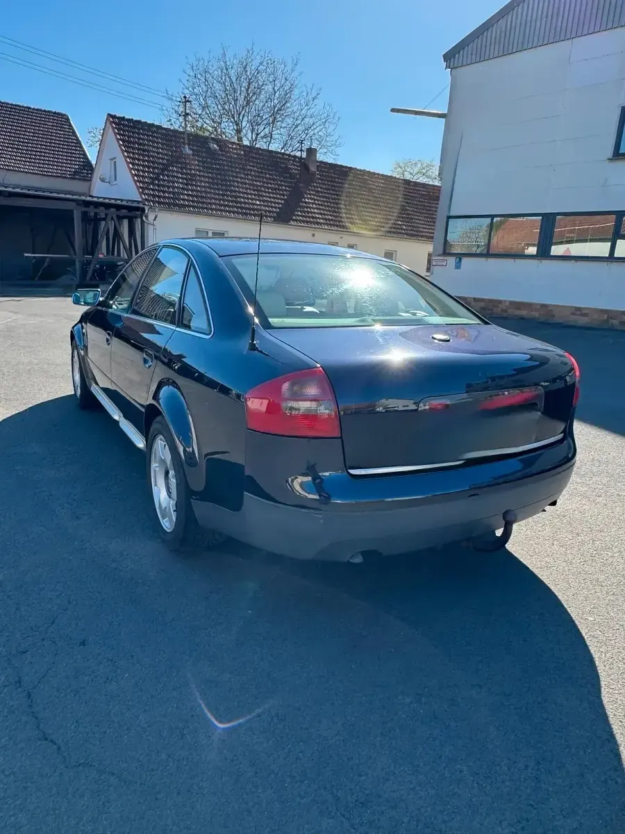 Second-hand Audi A6 299 CP (219 kW) 2000 Albastru Berlinǎ