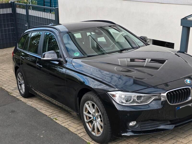 Schwarz Gebraucht 2015 BMW 318 Comfort Edition Kombi | 11.000 € - Bild 1/4