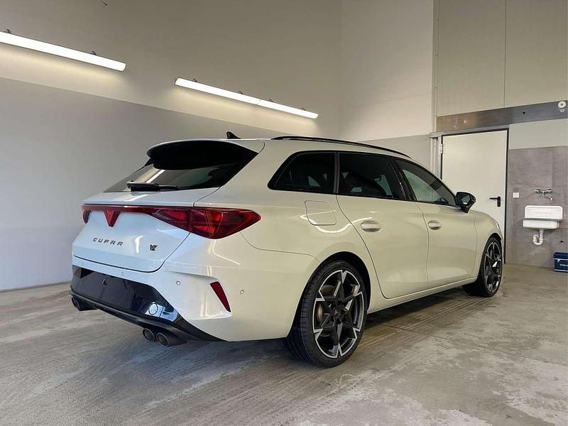 Neu Cupra Leon VZ3 333 PS (244 kW) 2025 [r6r6] graphenegrau metallic [r6r6] graphenegrau metallic Limousine