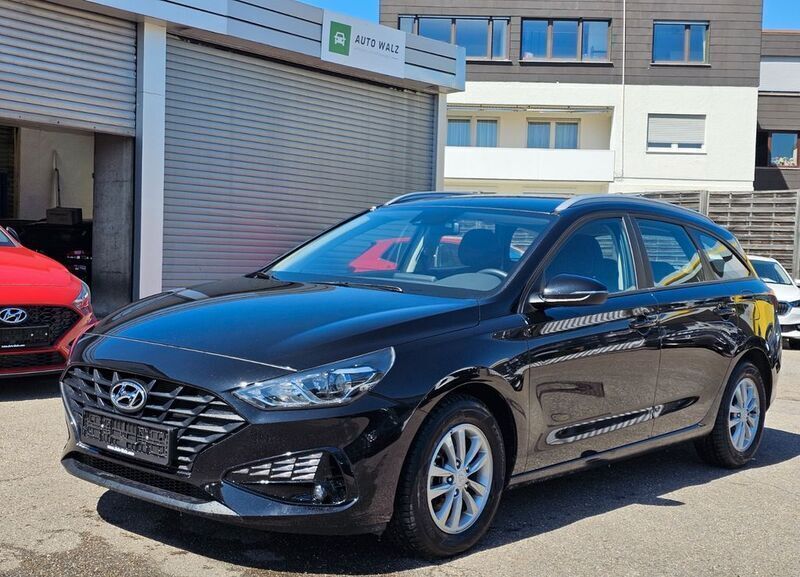 Weiß Gebraucht 2023 Hyundai i30 Comfort Kombi | 17.500 € (Guter Preis) - Bild 1/4